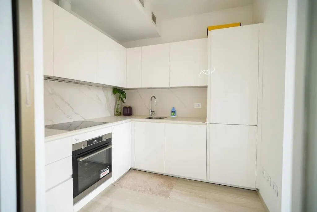 Isola 10 Apartment Milan