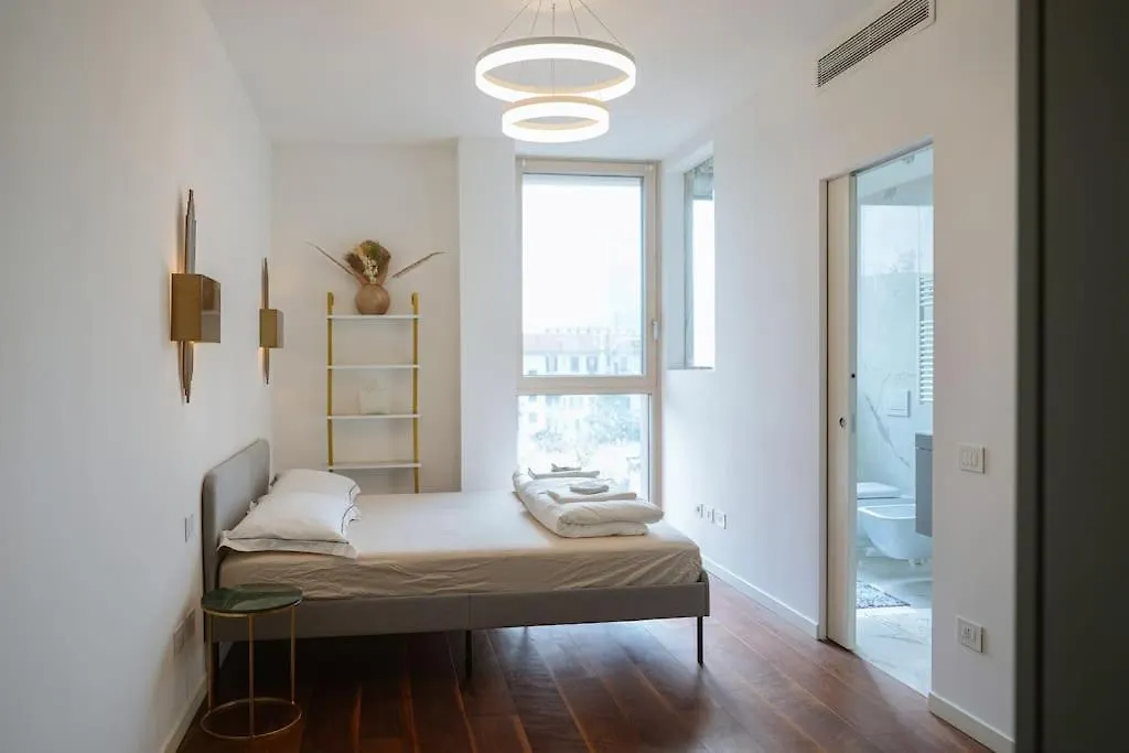Isola 10 Apartment Milan